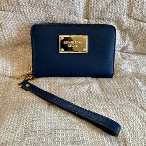 Michael Kors Multifunction Case Wristlet - Navy